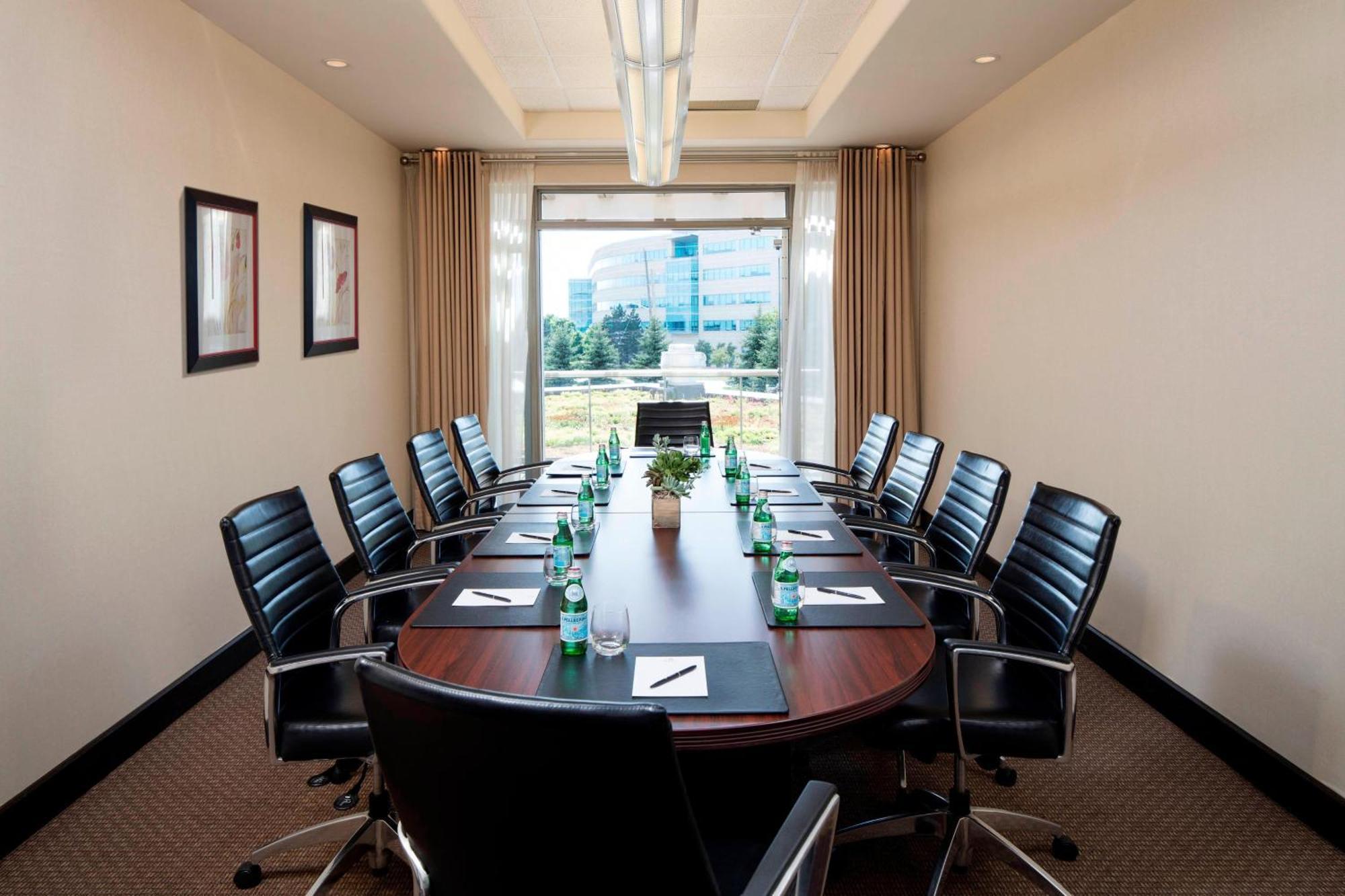 Delta Hotels By Marriott Guelph Conference Centre Екстер'єр фото