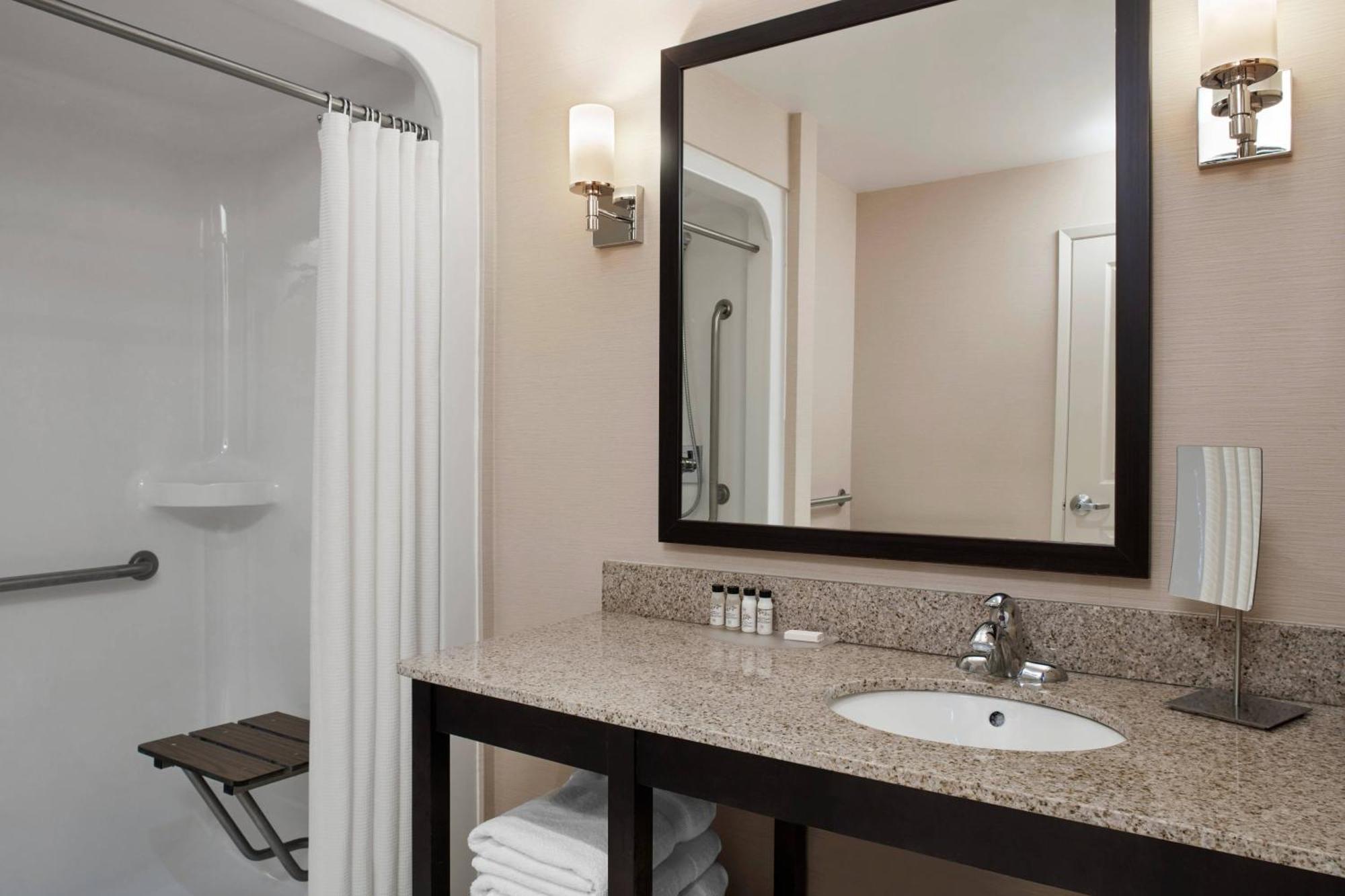 Delta Hotels By Marriott Guelph Conference Centre Екстер'єр фото