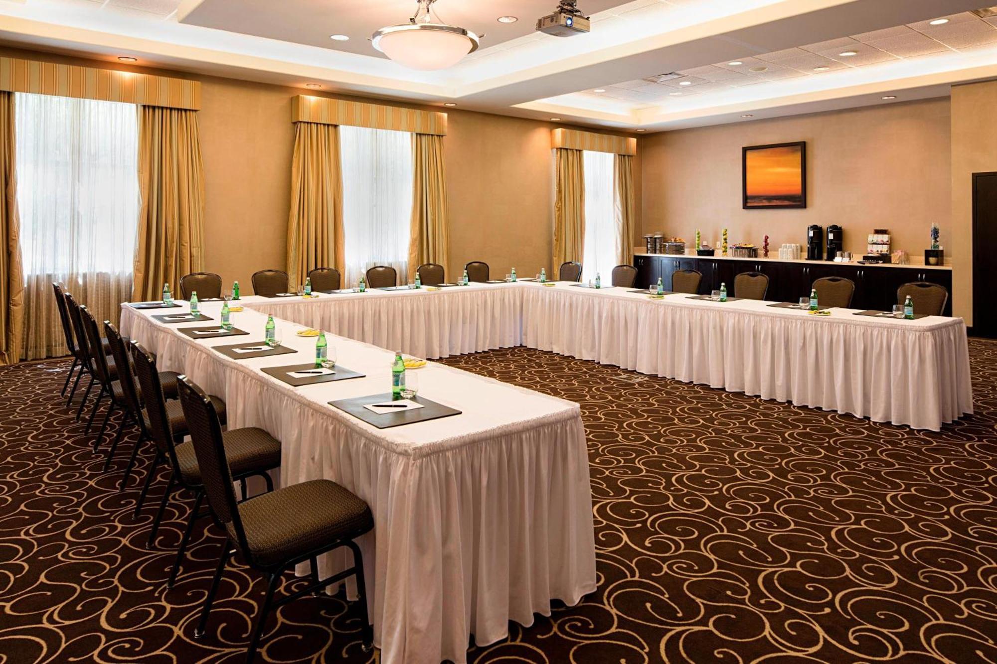 Delta Hotels By Marriott Guelph Conference Centre Екстер'єр фото