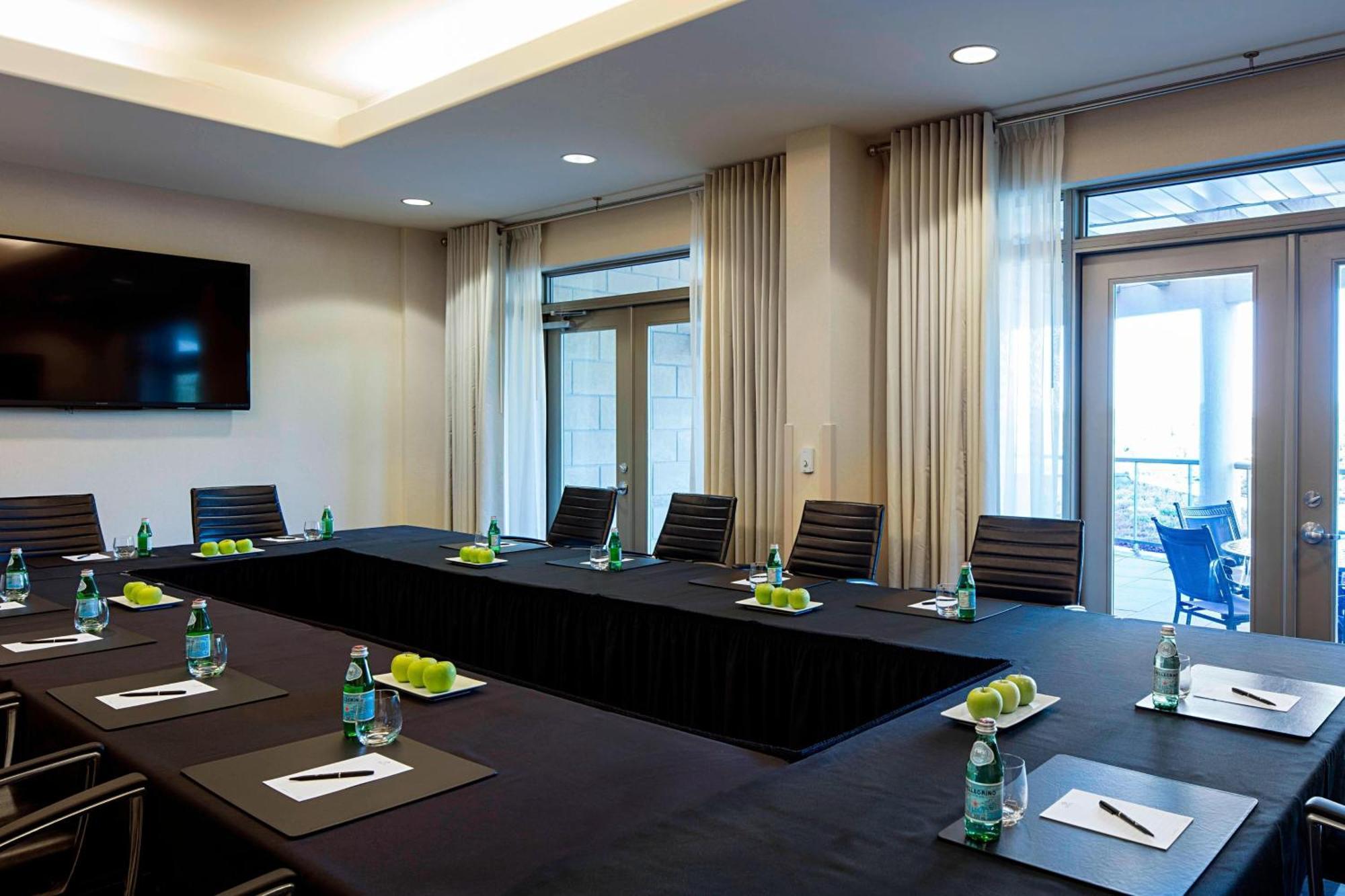 Delta Hotels By Marriott Guelph Conference Centre Екстер'єр фото
